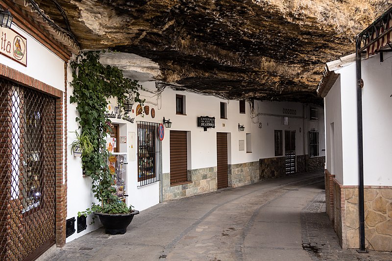 http://commons-wikimedia-org-s.njmu.s5.bt8.net/wiki/File:Setenil_de_las_Bodegas_2019-10-23_03.jpg